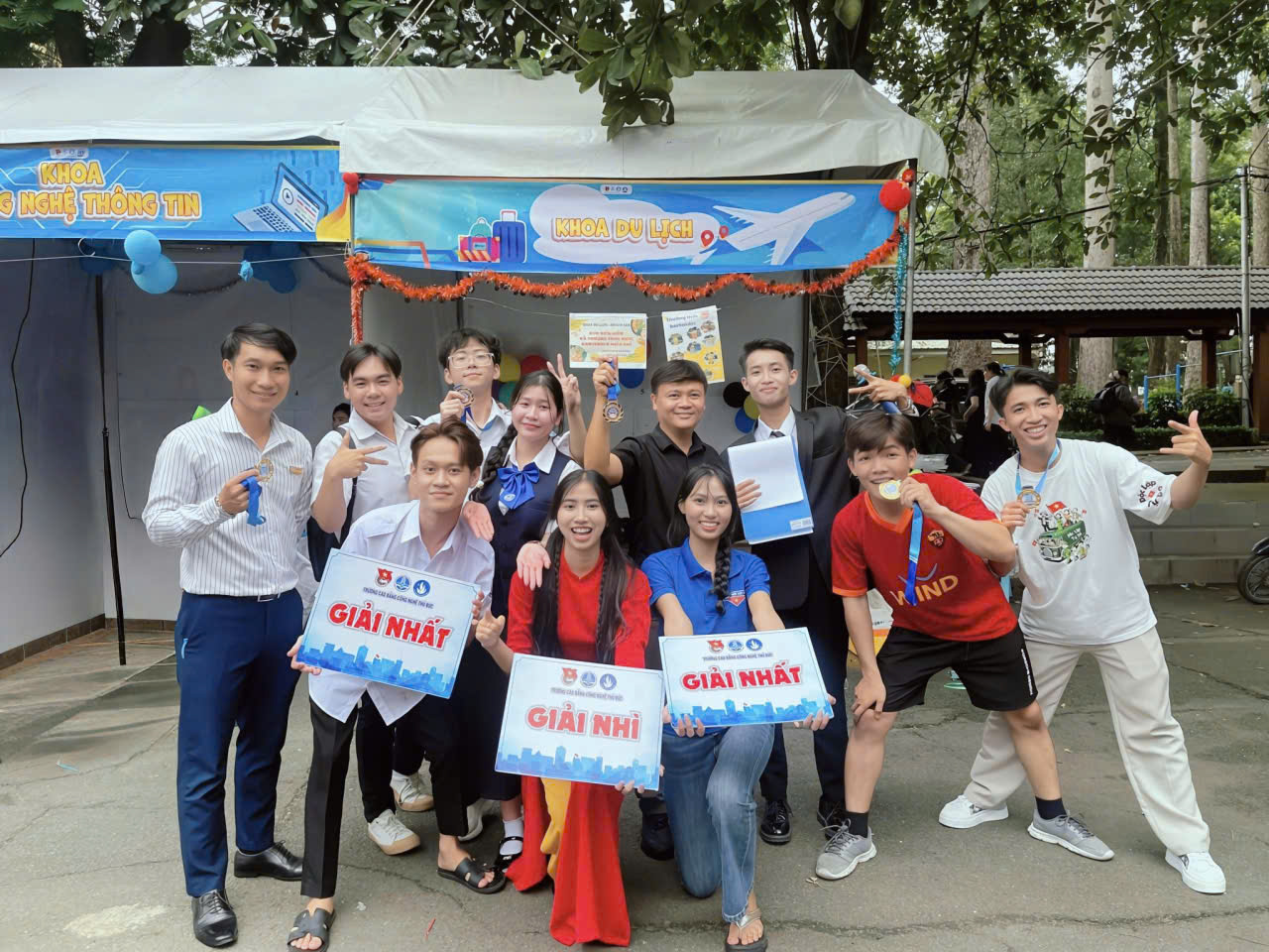 Khoa Du lịch – Khách sạn ghi dấu ấn tại Ngày hội Chào Tân Sinh viên Khóa 2025 với nhiều thành tích nổi bật